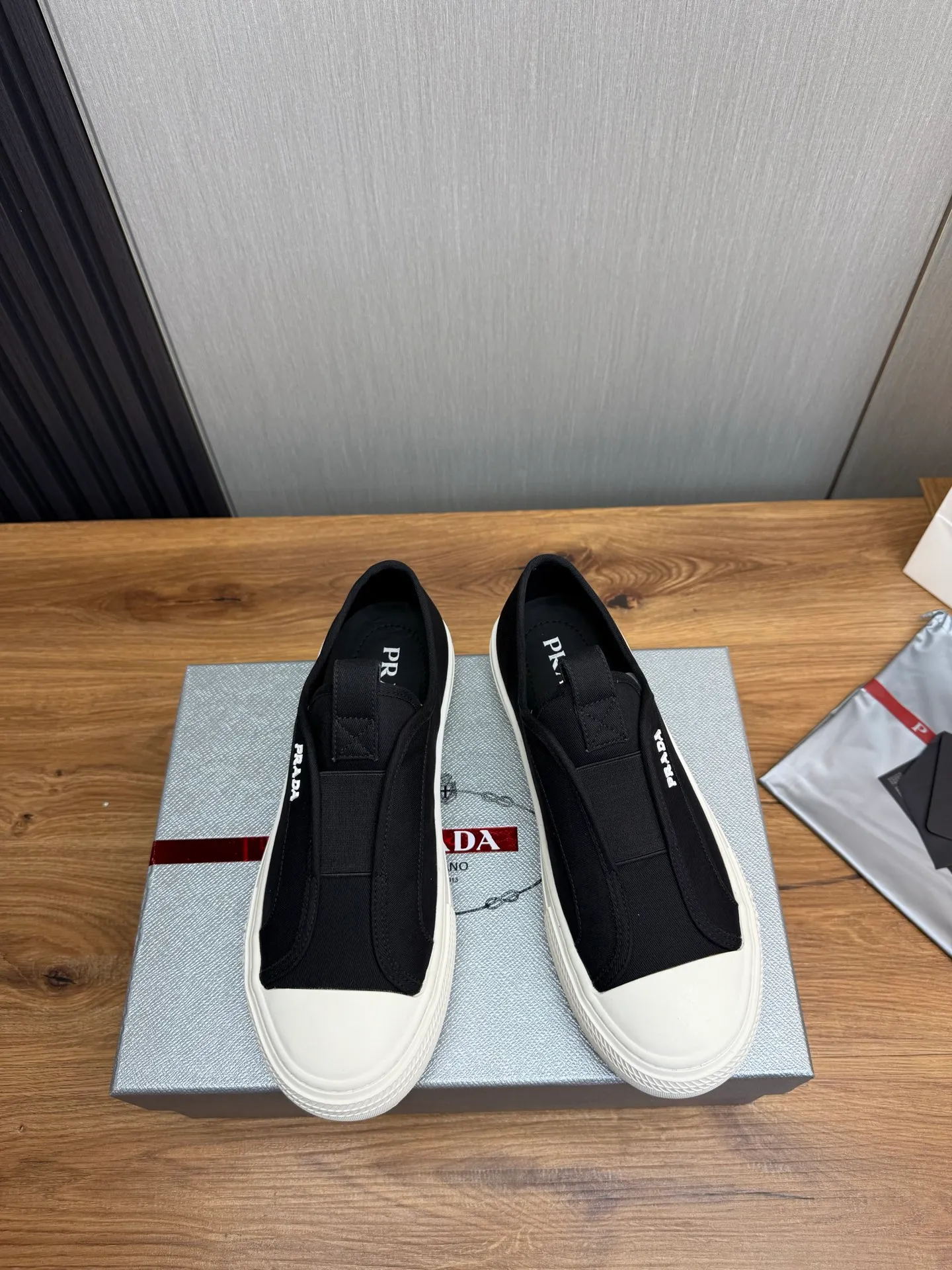 Men's shoes 560💰 [PRADA] Popular canvas shoes in the men's shoe counter, synchronized with the official website, 1 high-quality shipment ✔️Original canvas + cowhide lining, 1🆚1 replica, original sole, 38-45 (45 customized, non-refundable)